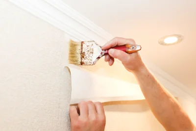 Pose de papier peint à Corribert — revêtements muraux et toiles de verre